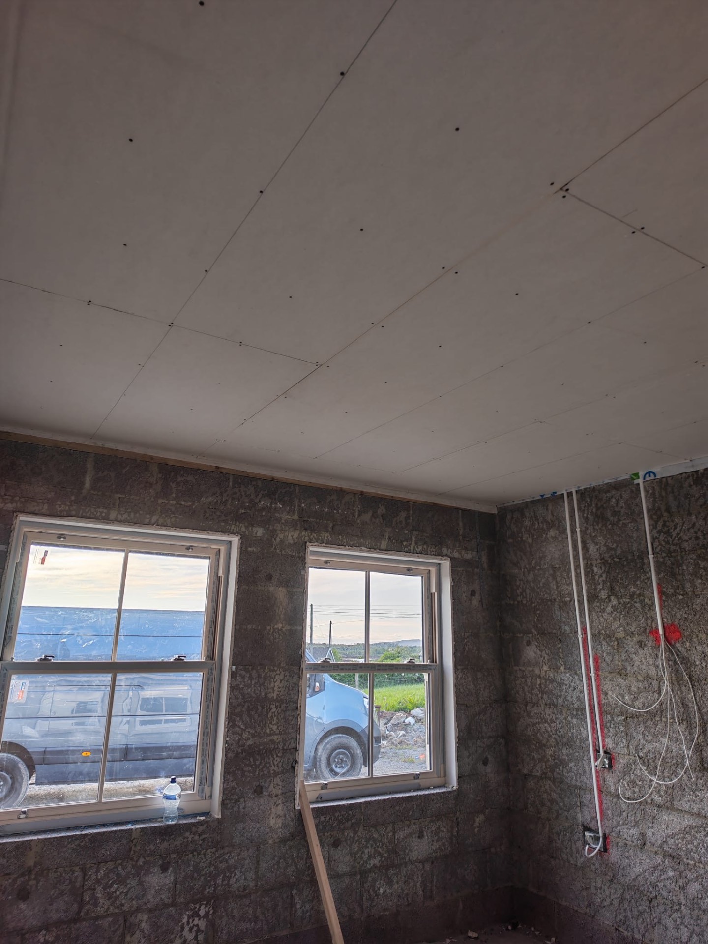 Ceiling after slabbing — clean plasterboard finish