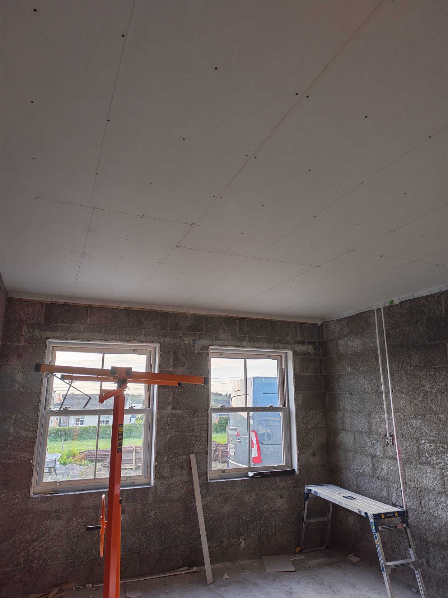 Ceiling after slabbing — clean plasterboard finish